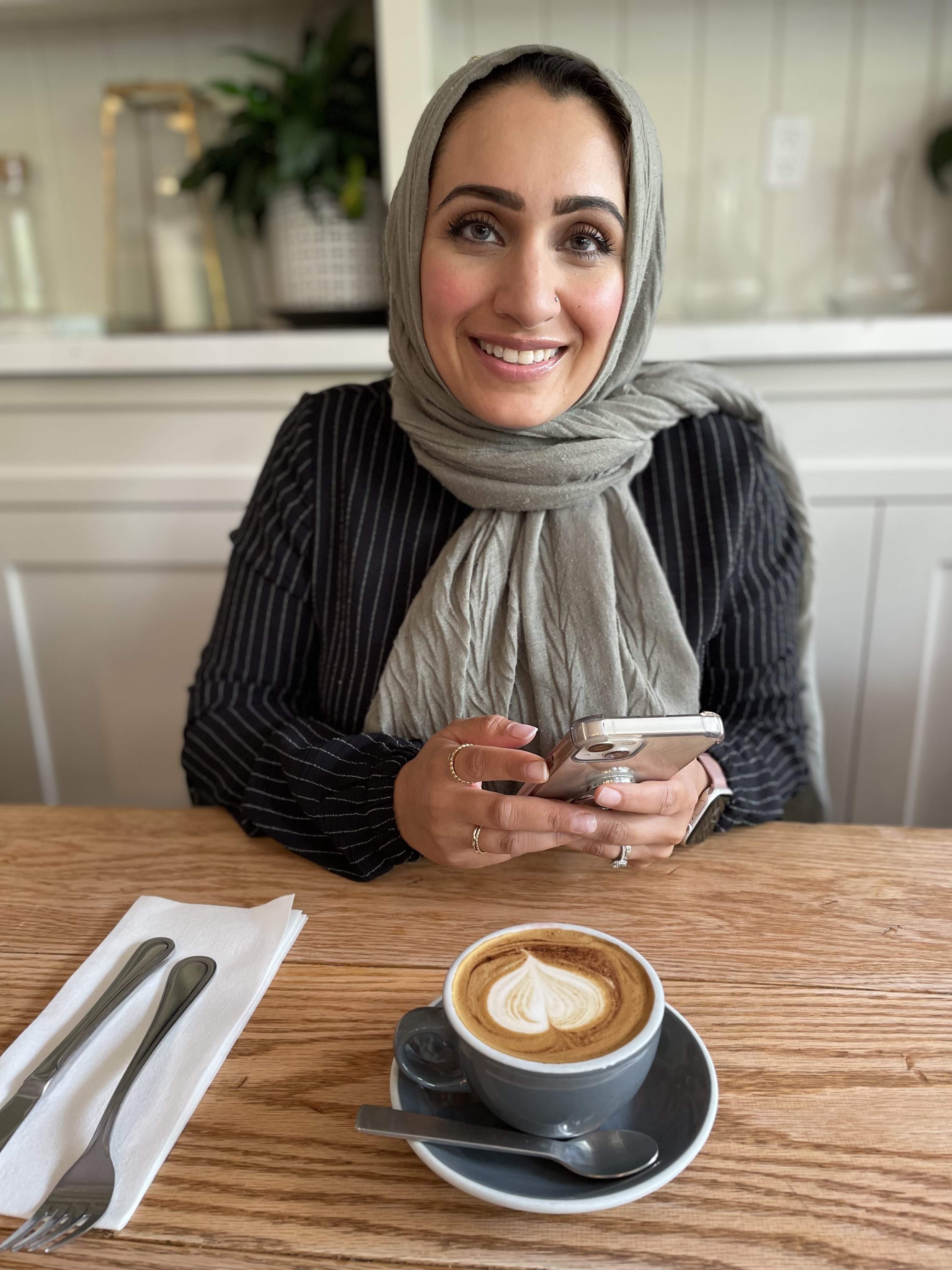 Rabia Alvi, Account Executive